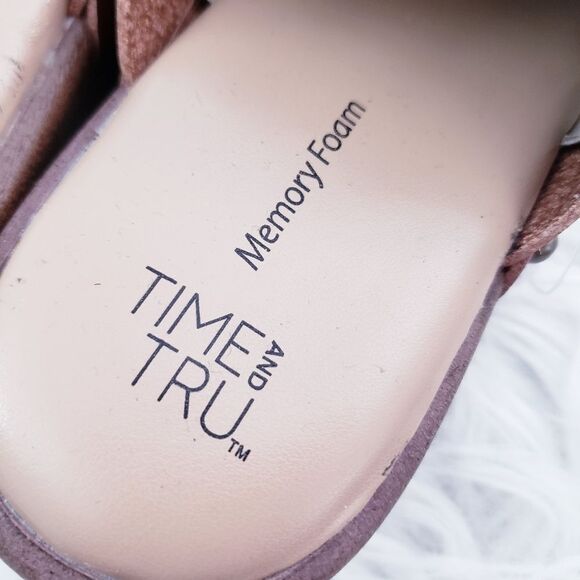 TimeĀ and Tru Women's Studded Wooden Bow Memory FoamāBrown Clogs - Picture 11 of 14